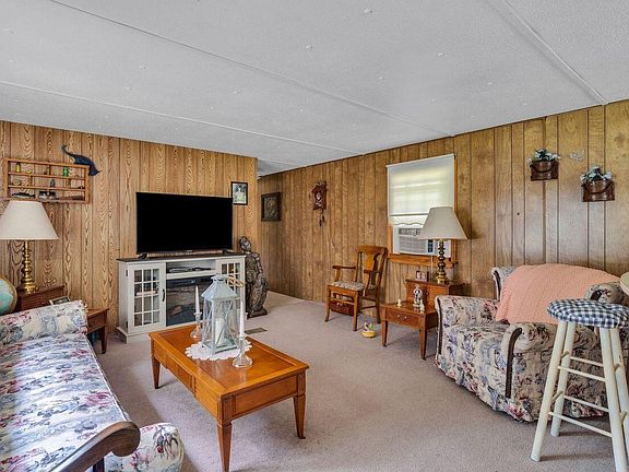 5th image of 3069 Maple Dr