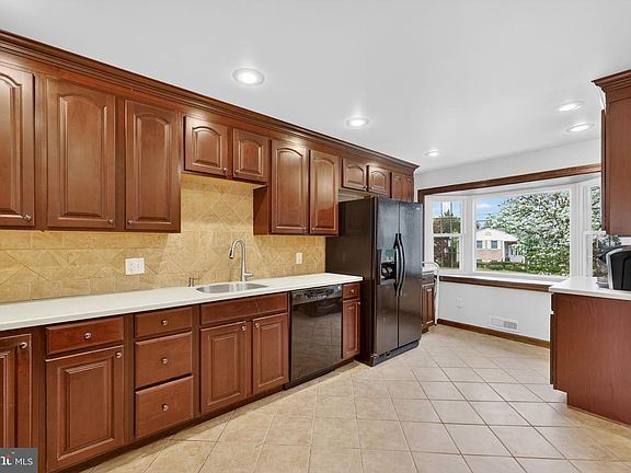 2nd image of 13 Pebble Ln