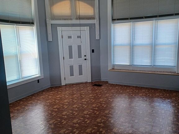 3rd image of 3132 Oregon Ave #1