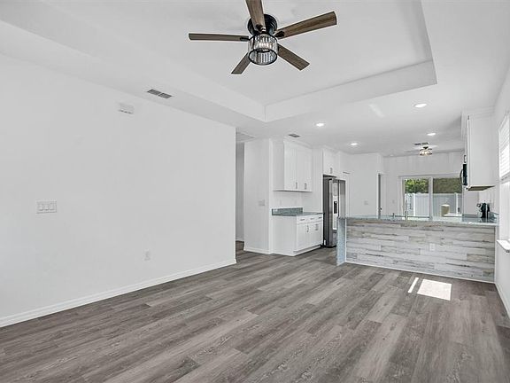 4th image of 3907 Adell Rd