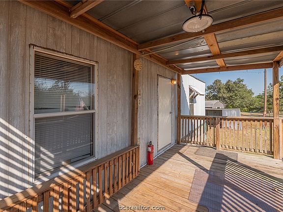 4th image of 435 Leaning Oak Ln