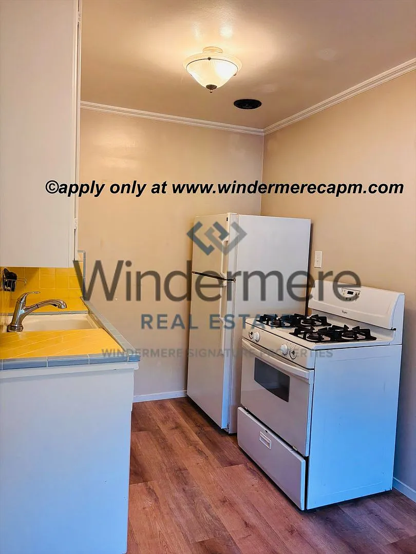 Charming 1 bedroom Midtown Apartment in cozy community! — Photo 3