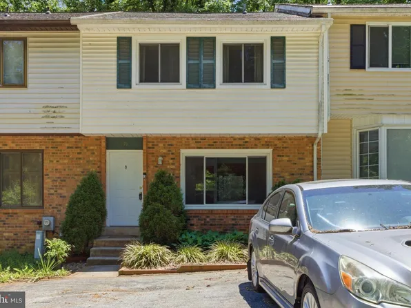 10 Helios Ct, Newark, DE 19711