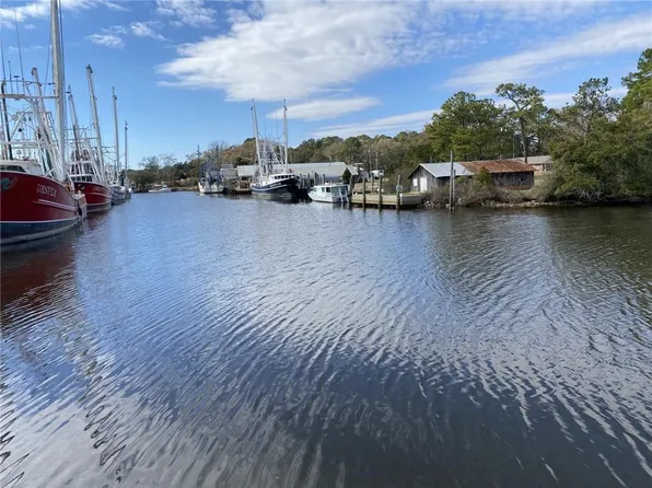 8840 Shell Belt Rd, Bayou La Batre, AL 36509