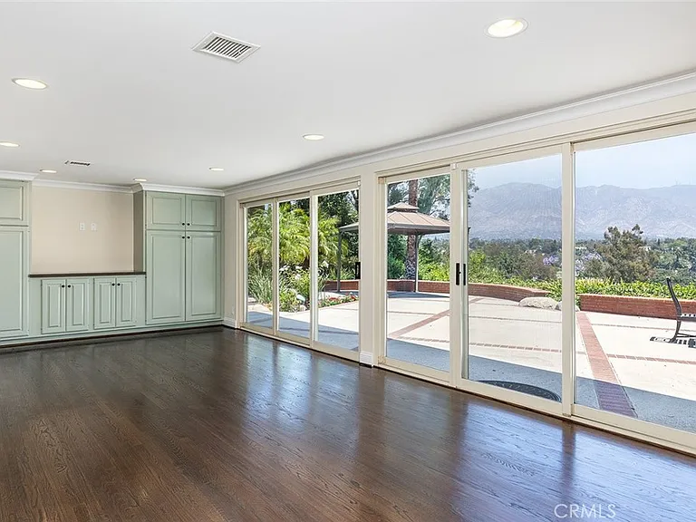 850 Chula Vista Ave — Photo 9
