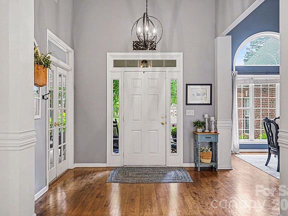 2nd image of 10501 Olde Irongate Ln