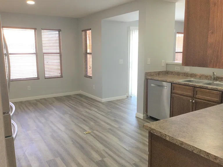 626 W Racine Loop — Photo 7