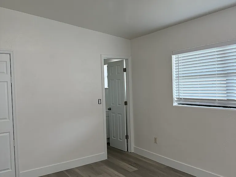 2500 Myrtle Ave — Photo 23