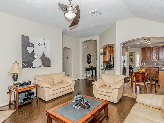 4th image of 814 Glen Abbey Dr