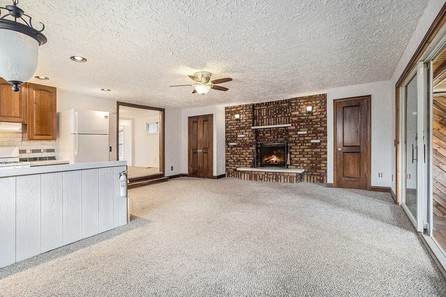 2 bed, 1.0 bath, 1220 sqft, $1,100 — Photo 4