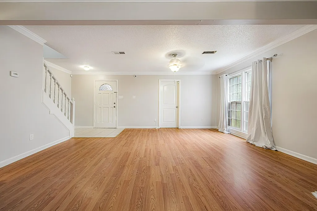 3 bed, 1411 sqft, $1,549 — Photo 1