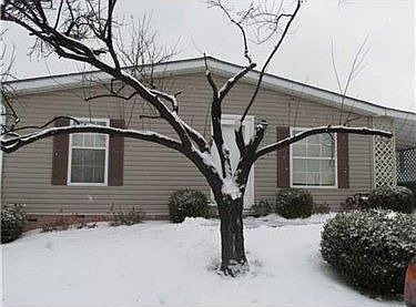 2nd image of 814 Clover Ln