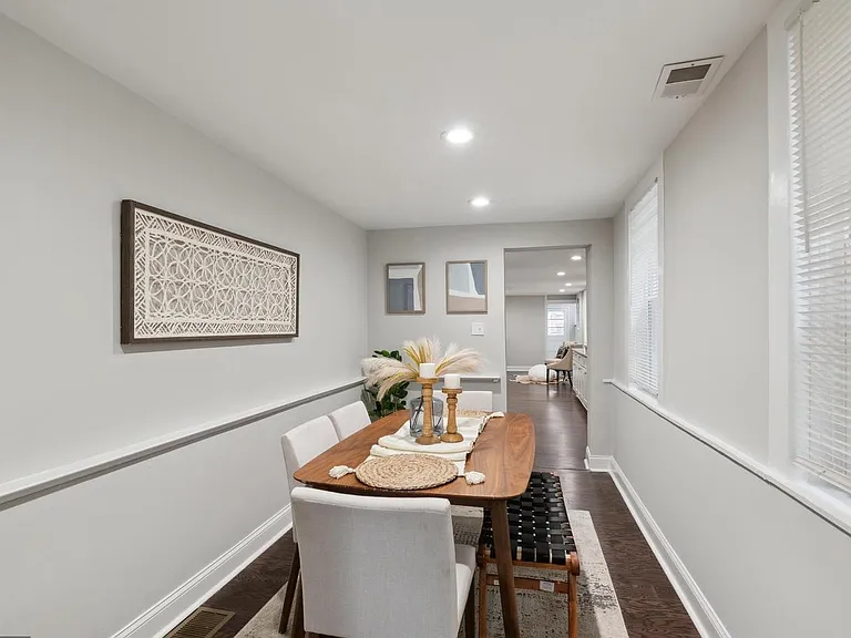 214 Warren Ave — Photo 4