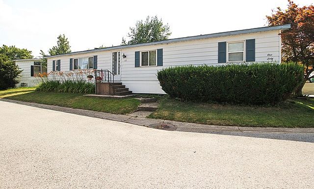 1st image of 163 Carriage Ln