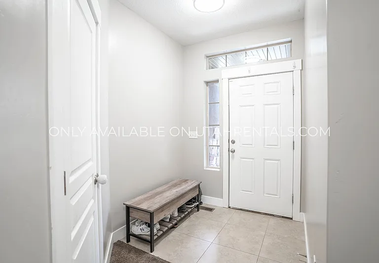 198 E Segovia Ln — Photo 4