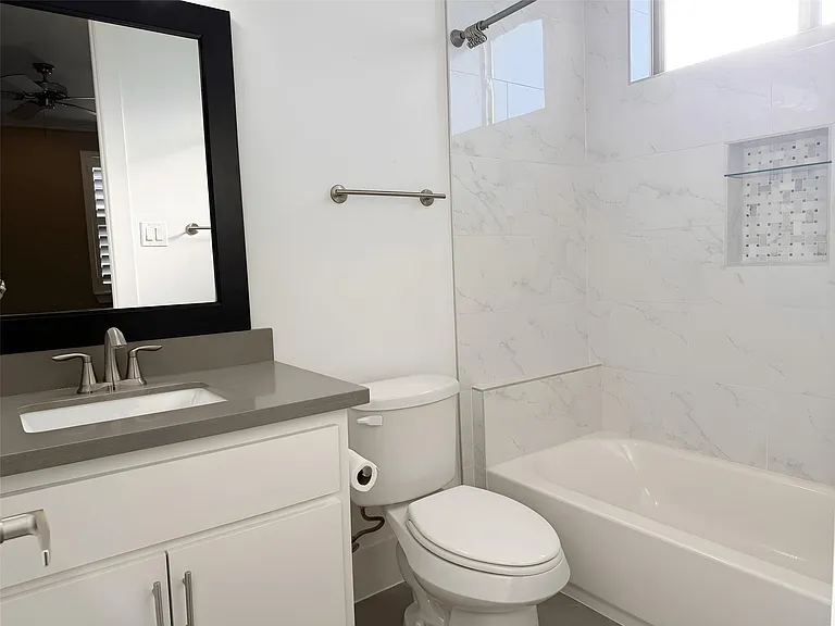 2115 Detering St — Photo 16