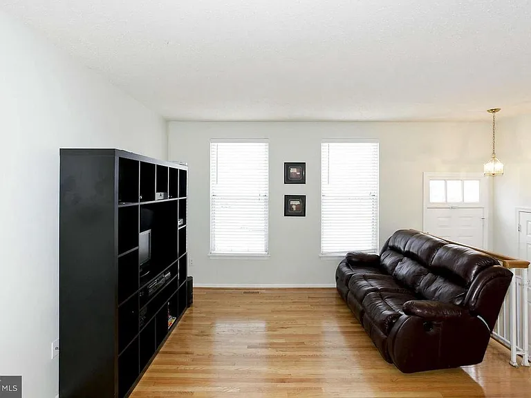 7818 Cloister Pl — Photo 4