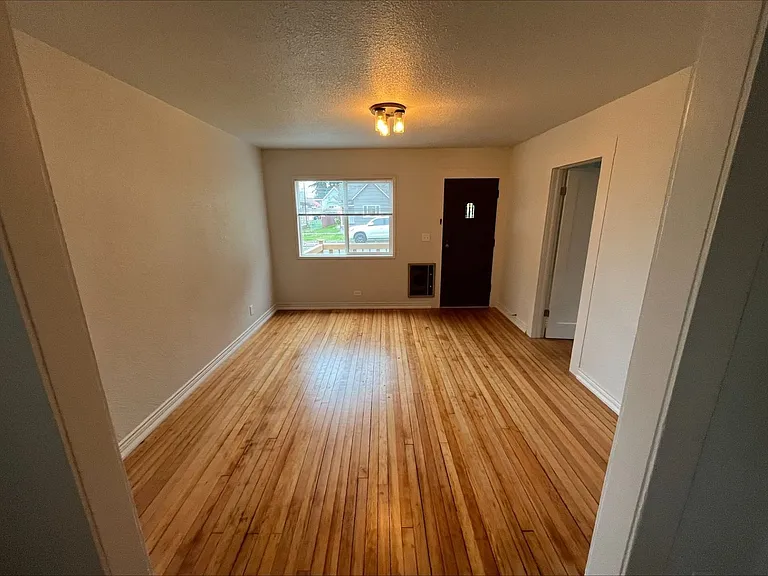 815 E St — Photo 4
