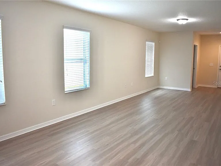 1605 E Osborne Ave — Photo 4