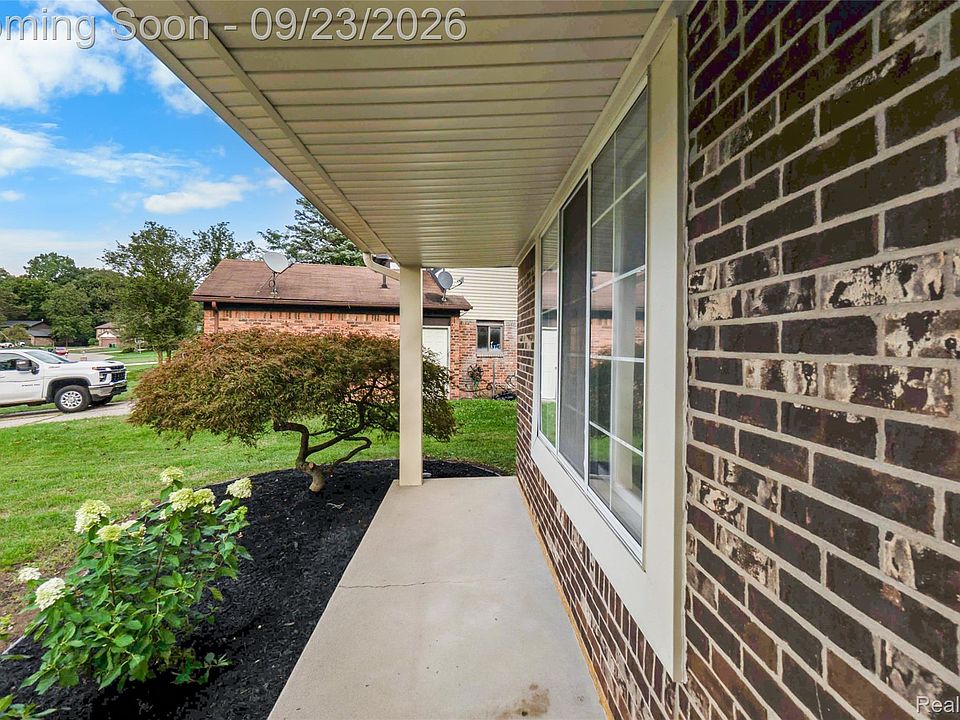 35181 Valley Forge Dr, photo 17
