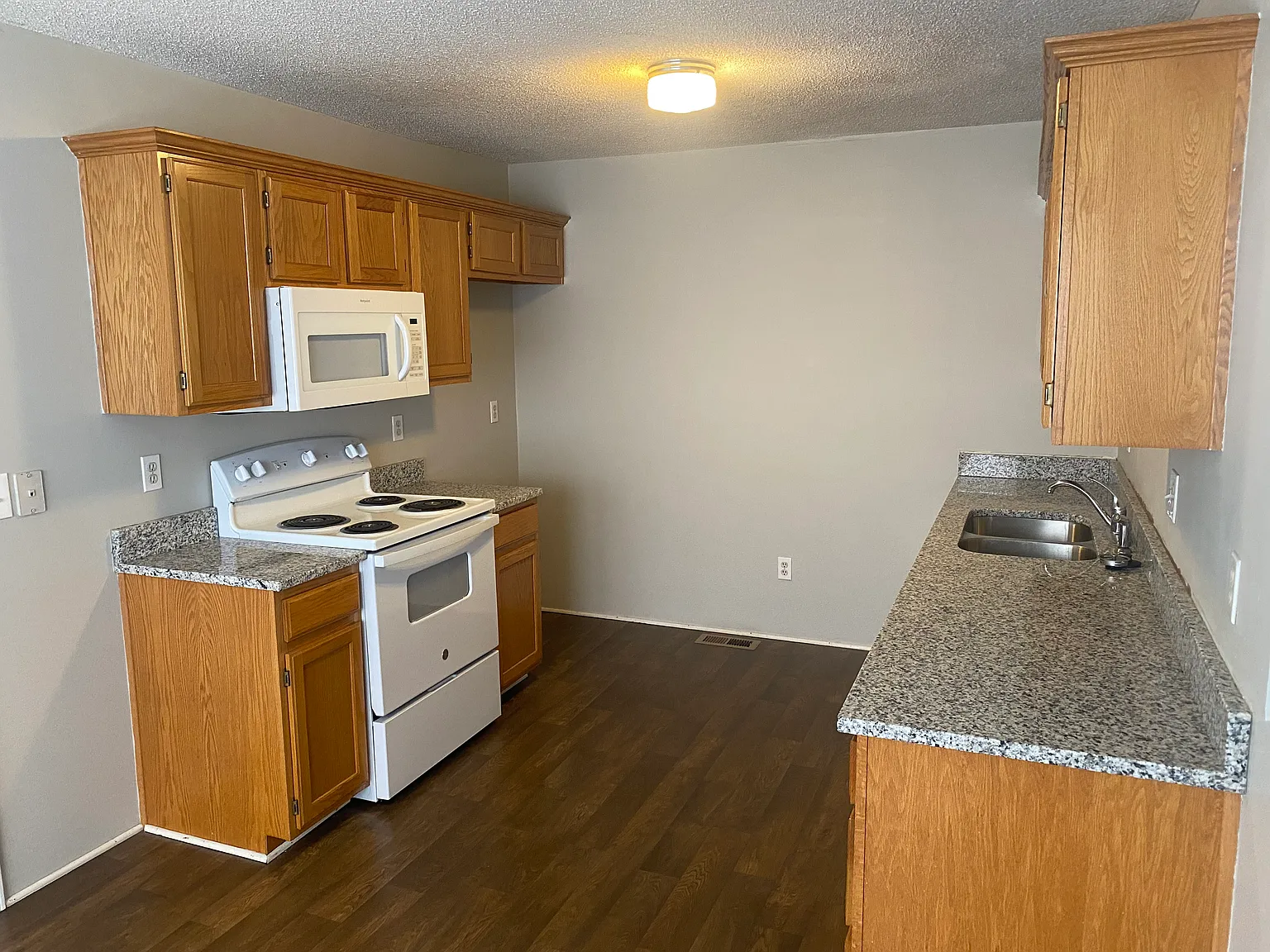 2 bed, 1250 sqft, $1,375 — Photo 4