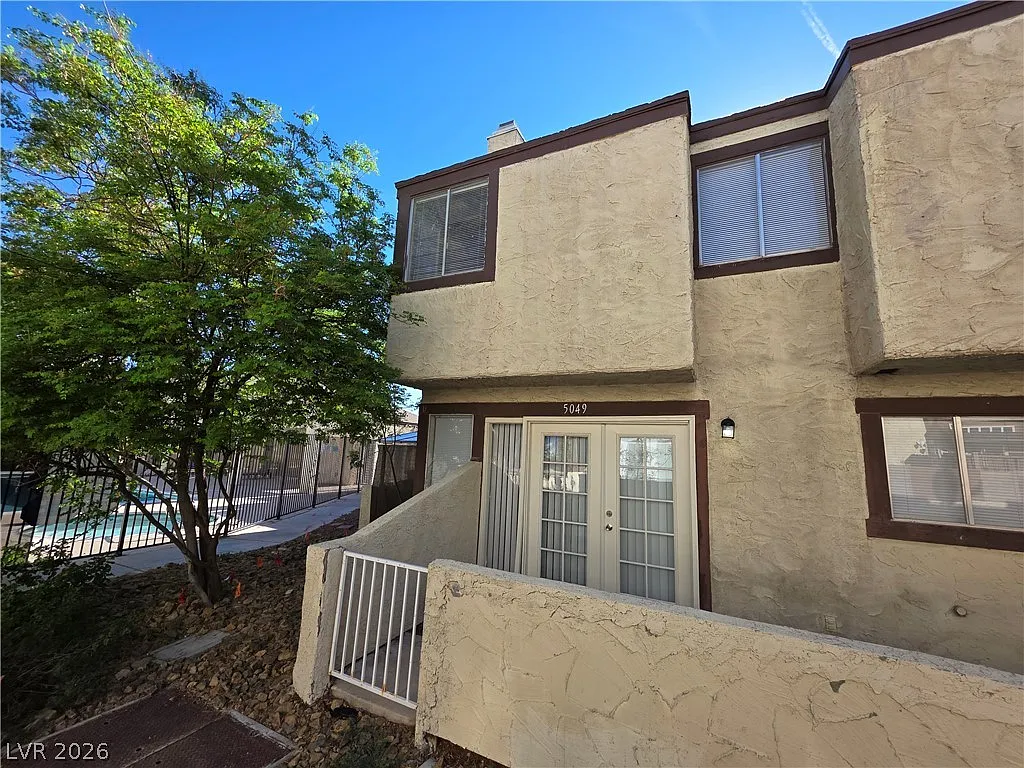 2 bed, 1.5 bath, 826 sqft, $995 — Photo 4