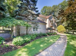 25 Laura Dr, Cedar Grove, NJ 07009