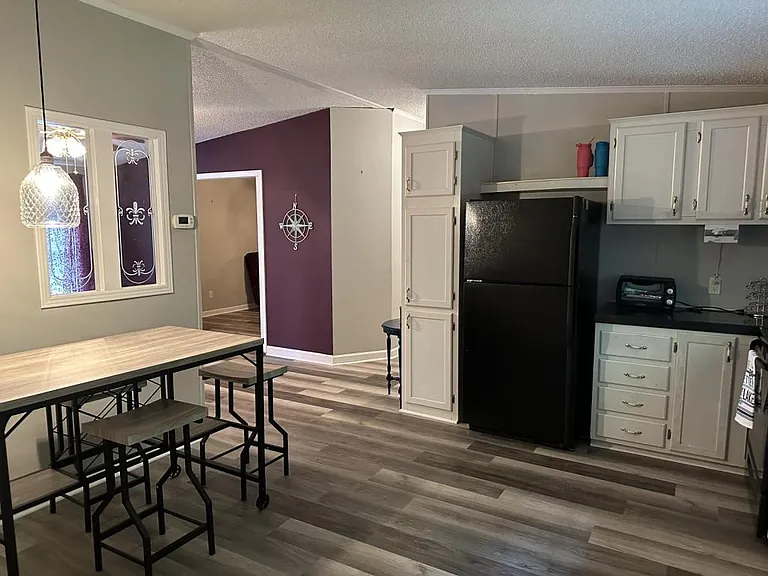 110 Poplar Dr — Photo 3