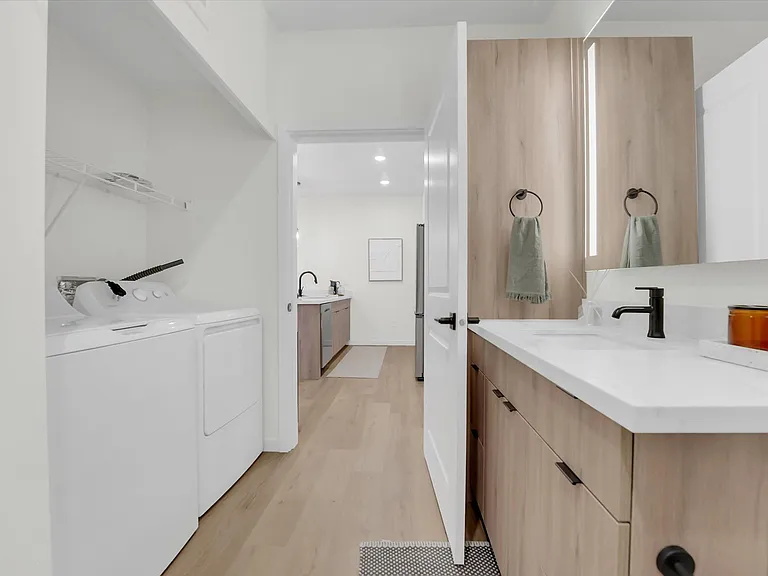 The Meadowlark Apartments — Photo 11