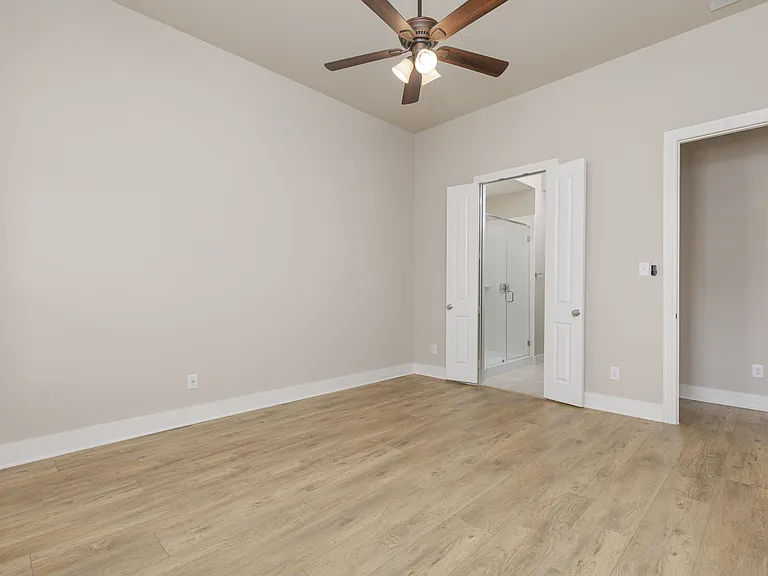 1829 Leo Dr — Photo 14
