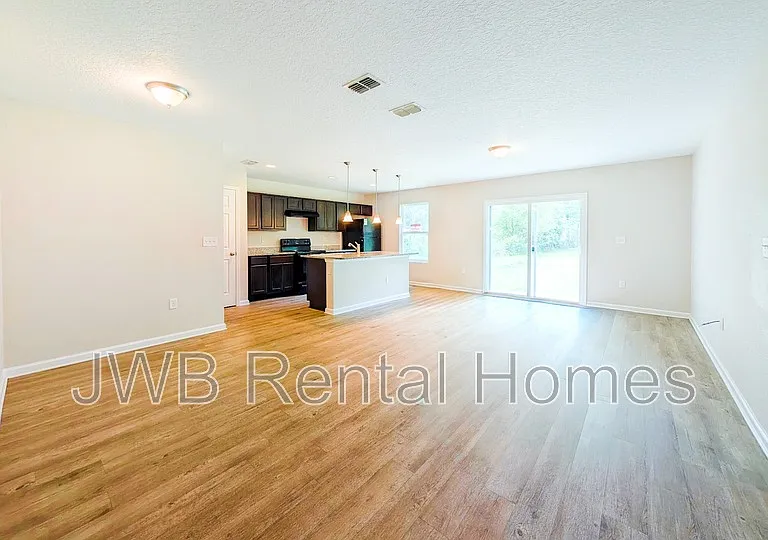 3126 Lowell Ave — Photo 3