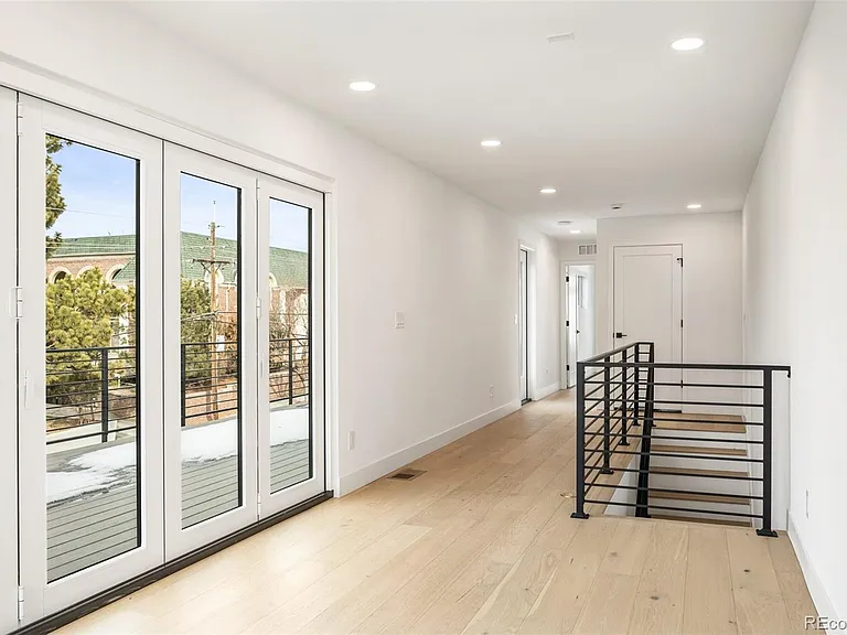 290 Monroe St — Photo 11