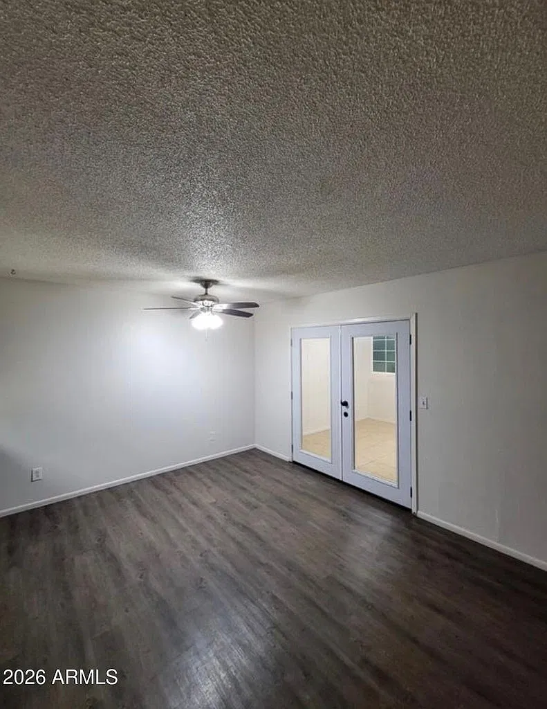 3 bed, 850 sqft, $1,595 — Photo 2