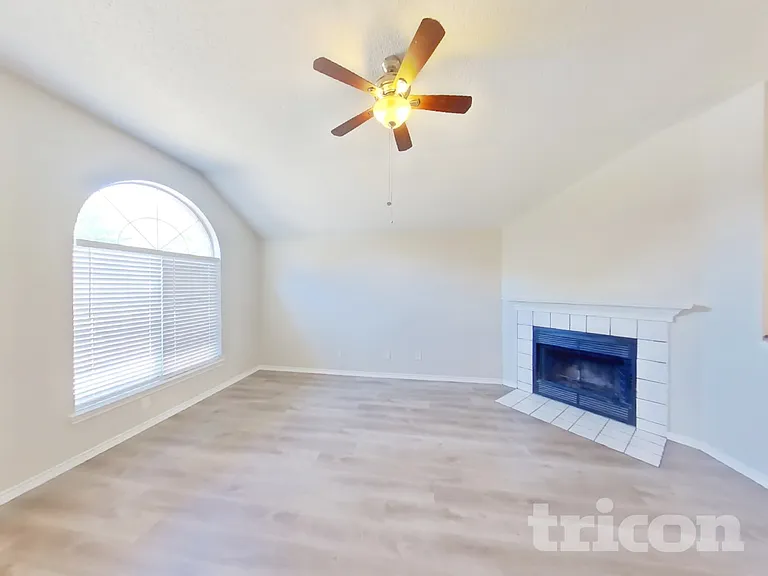 2329 Belton Dr — Photo 4