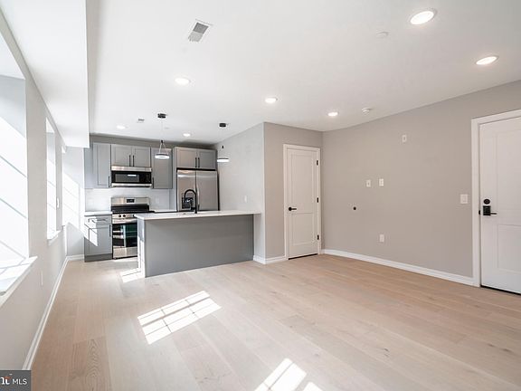 2nd image of 719 Dickinson St #2G