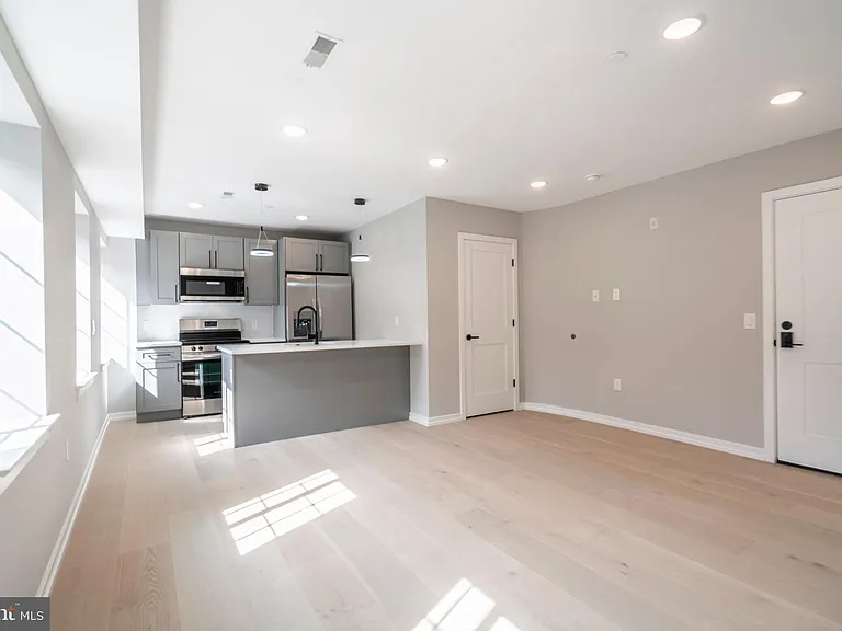 719 Dickinson St #2G — Photo 2