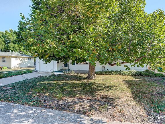 3rd image of 2524 Spruce Dr