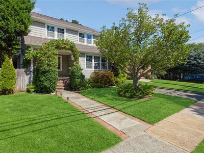35 Nassau Boulevard, Malverne, NY, 11565