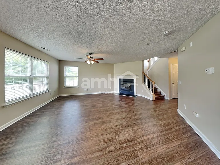 1006 Fort Clapsop Ct — Photo 3