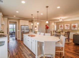 1056 Sumner Grv, Spring Hill, TN 37174