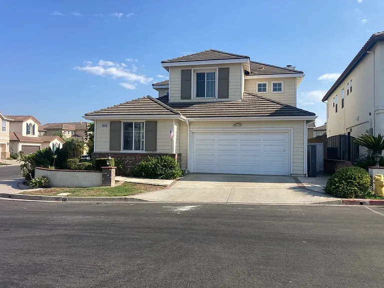 932 Torrey Pines Pl — Photo 1