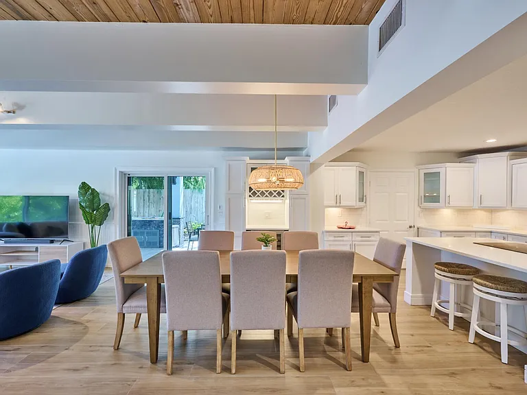 100 Neptune Dr — Photo 15