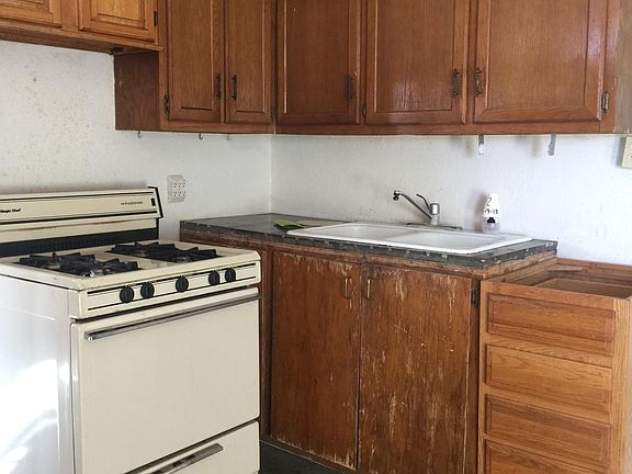 3rd image of 38521 Monty Blvd