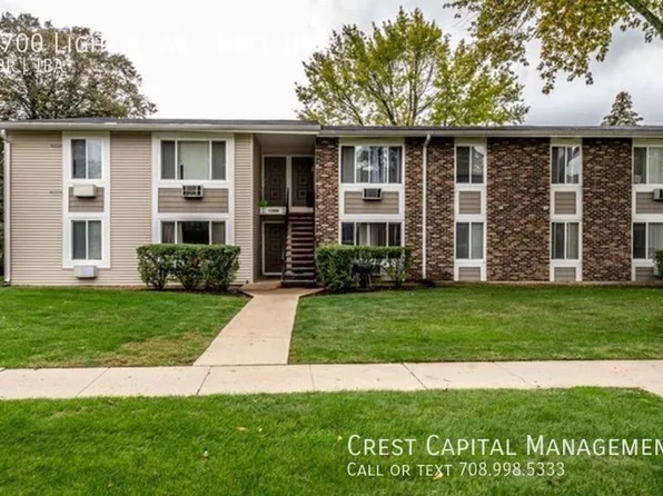 1600 Light Rd APT 208, Oswego, IL 60543