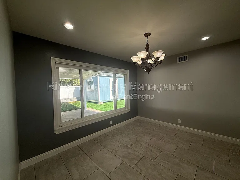 911 Rawhide Pl — Photo 8
