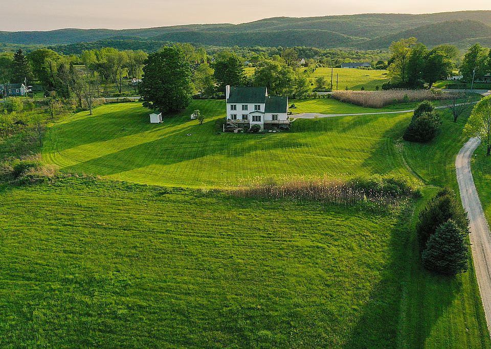 2nd image of 211 Cricket Hill Rd