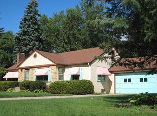 1143 Karyl Pl, Roseville, MN 55113