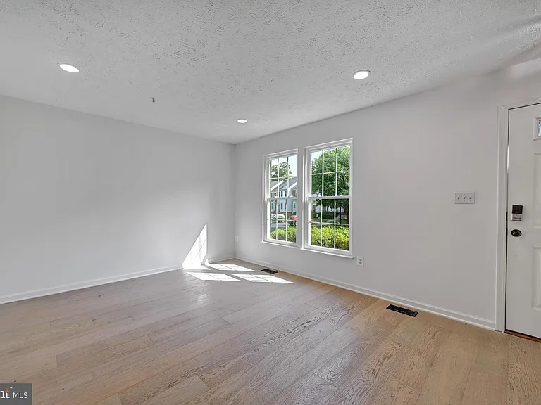 7836 Foxfarm Ln — Photo 8