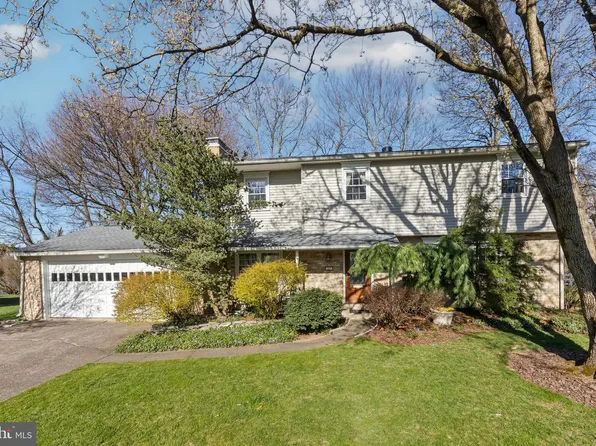 11 Farm House Ln, Camp Hill, PA 17011