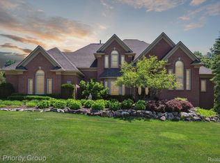 8794 Hunters Creek Dr, Clarkston, MI